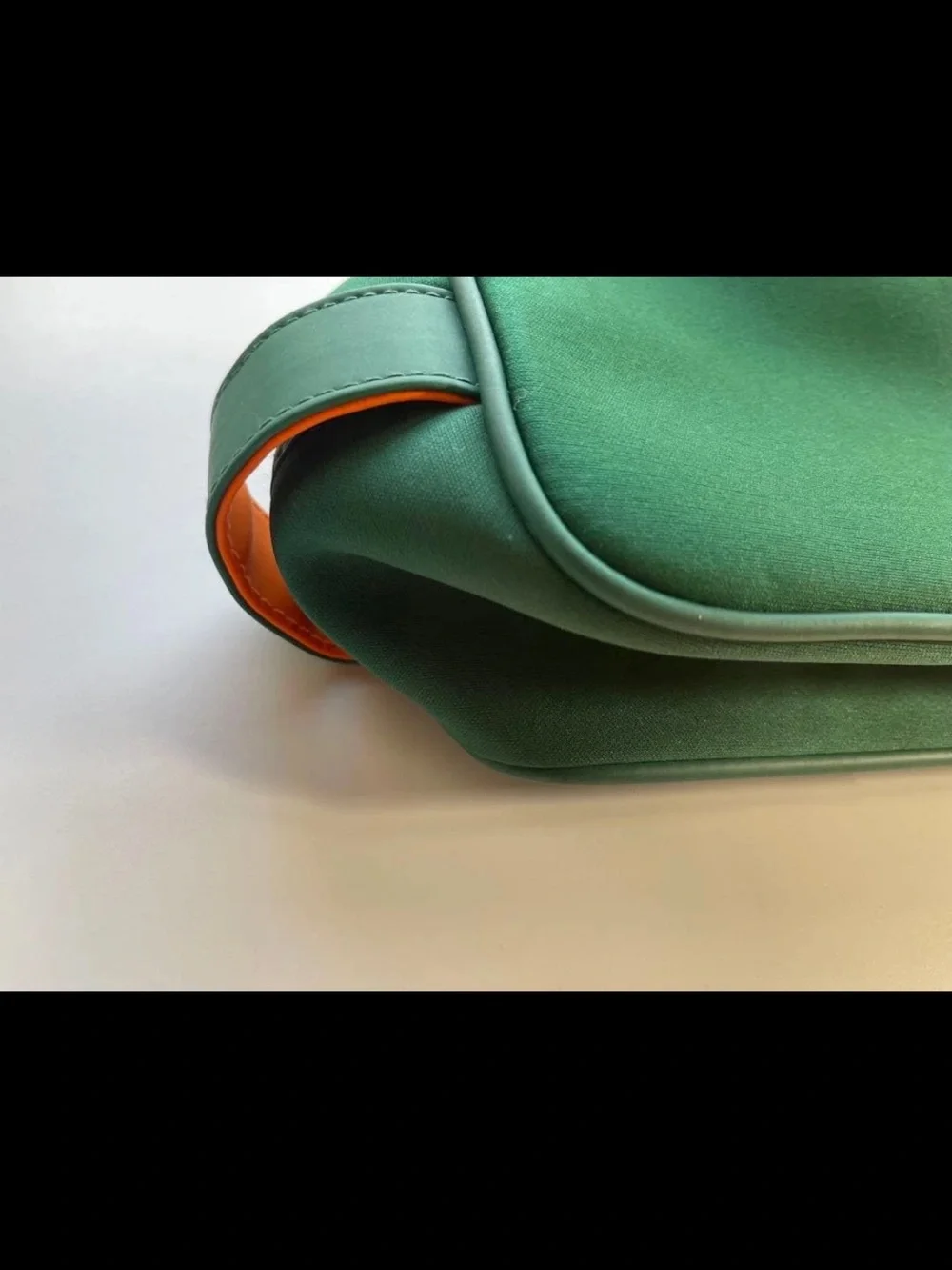 Hermes sleek toiletry